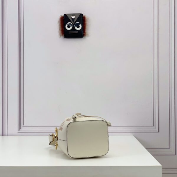 Mon Tresor-White leather minibag