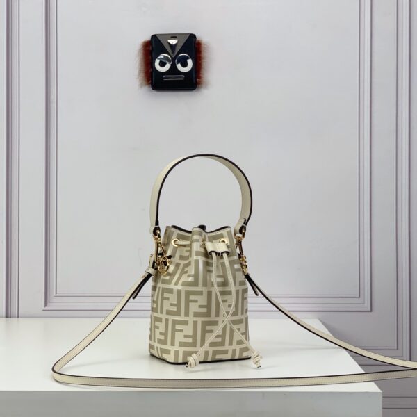 Mon Tresor-White leather minibag