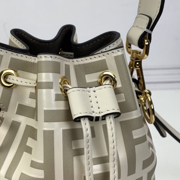 Mon Tresor-White leather minibag