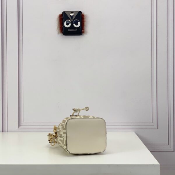 Mon Tresor-White leather minibag