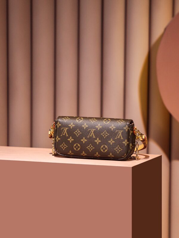 Wallet on Chain Ivy #M81911
