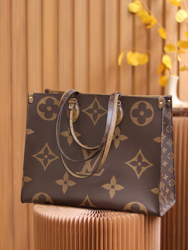 OnTheGo Tote #44576