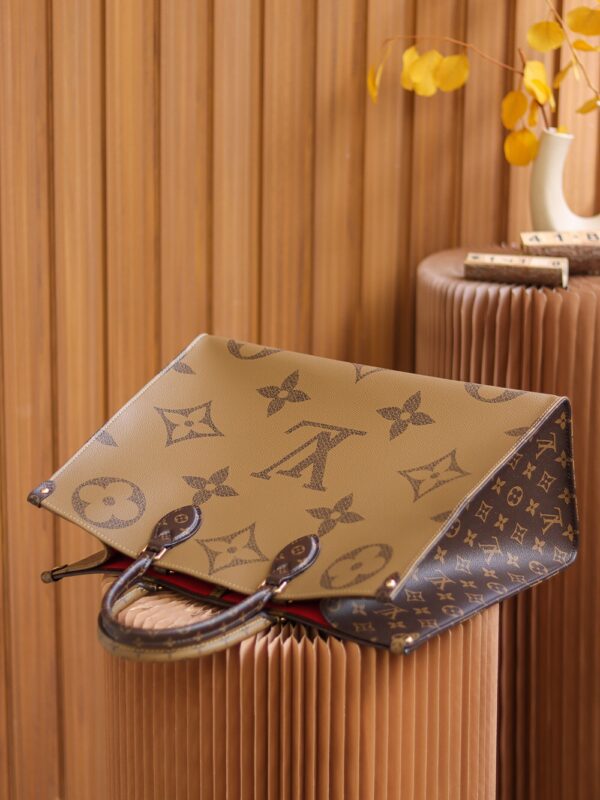 OnTheGo Tote #44576