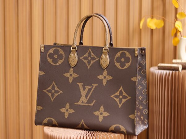 OnTheGo Tote #44576