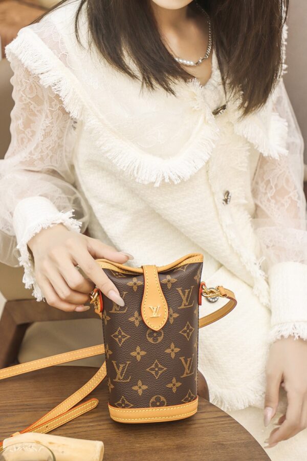 Fold Me Pouch #M80874