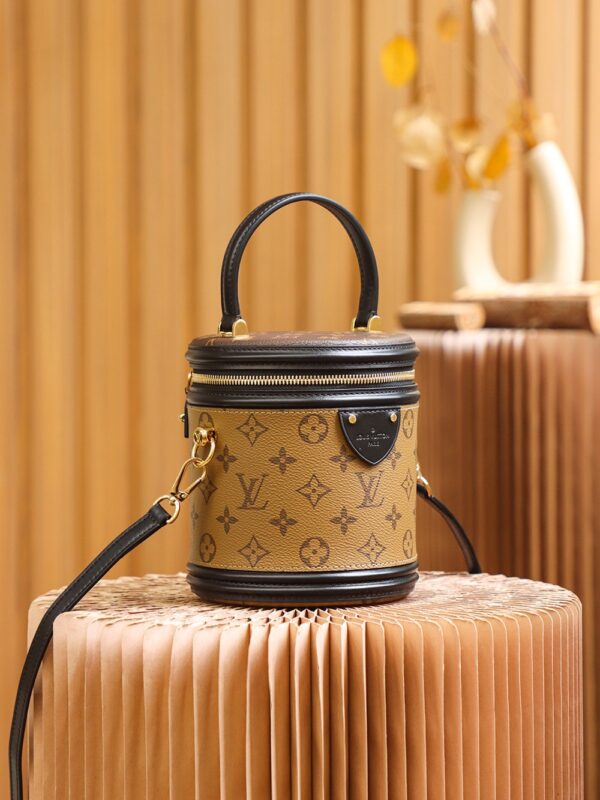 Cannes #M43986