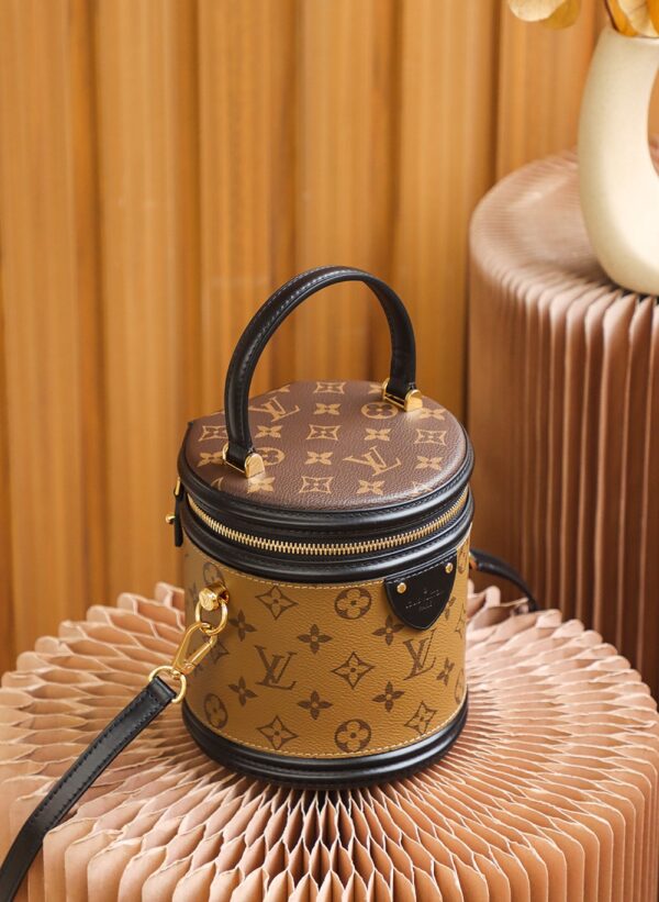 Cannes #M43986