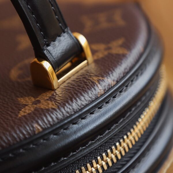 Cannes #M43986
