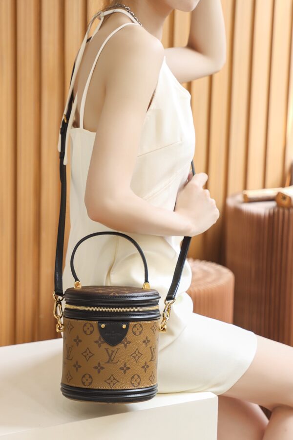 Cannes #M43986