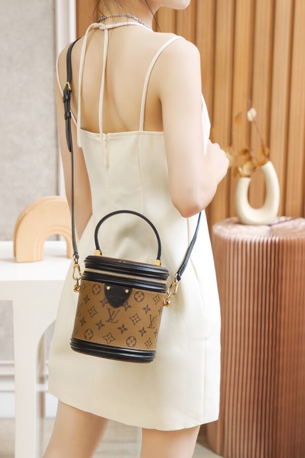 Cannes #M43986