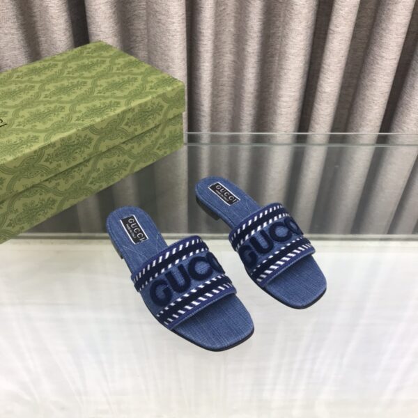 Women's Slide Sandal With Gucci Scripit