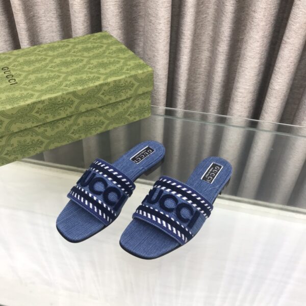 Women's Slide Sandal With Gucci Scripit