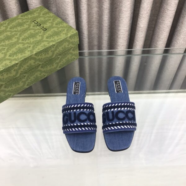 Women's Slide Sandal With Gucci Scripit