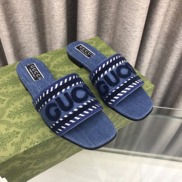 Women's Slide Sandal With Gucci Scripit