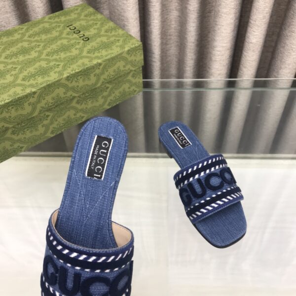 Women's Slide Sandal With Gucci Scripit