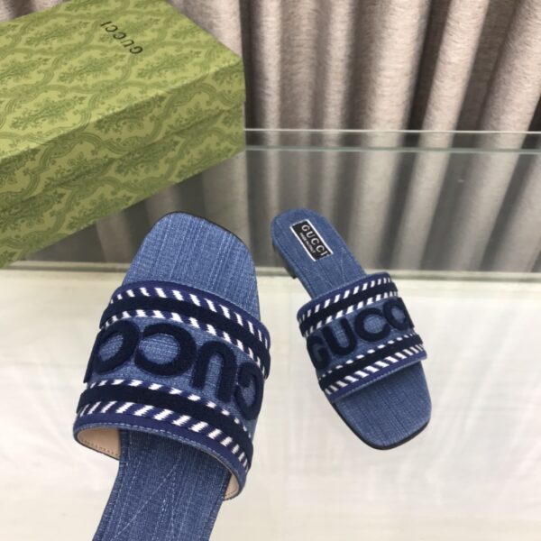 Women's Slide Sandal With Gucci Scripit
