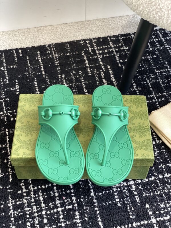 Women's Thong Sandal With Horsebit