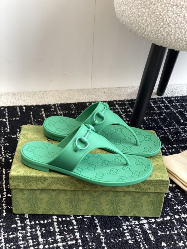 Women's Thong Sandal With Horsebit