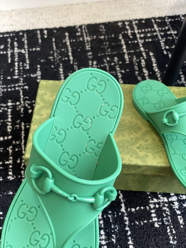 Women's Thong Sandal With Horsebit
