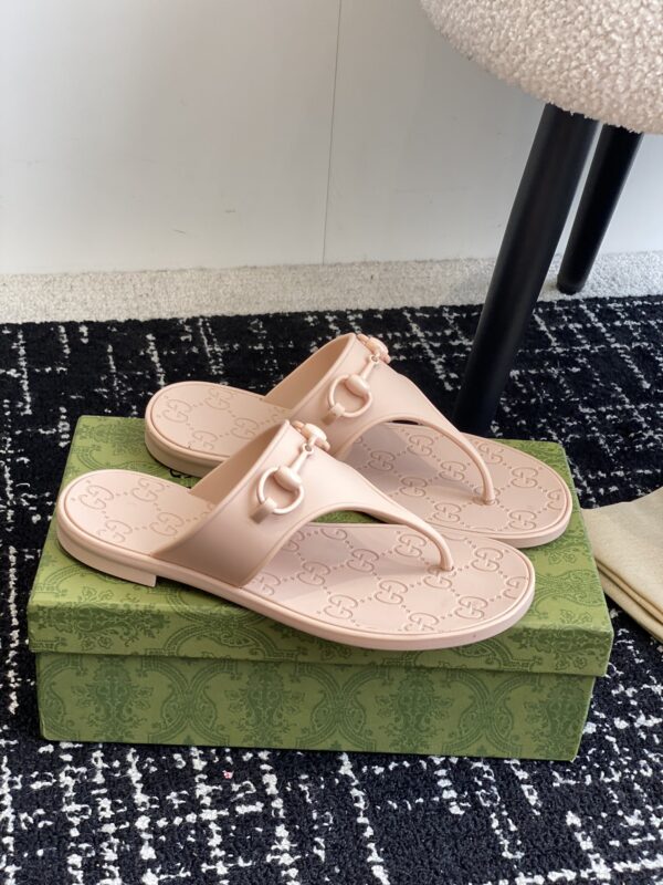 Women's Thong Sandal With Horsebit