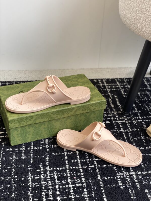 Women's Thong Sandal With Horsebit