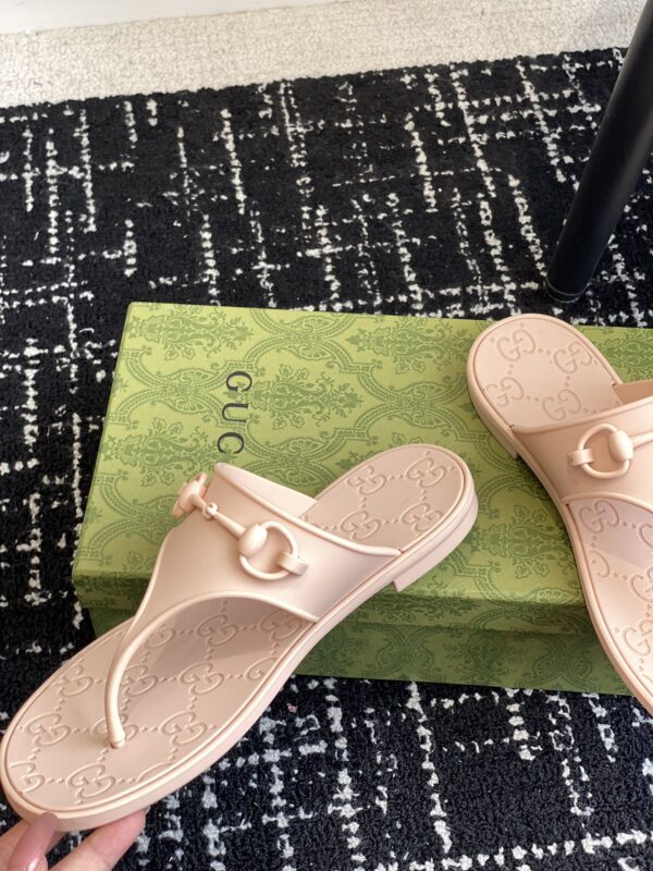 Women's Thong Sandal With Horsebit