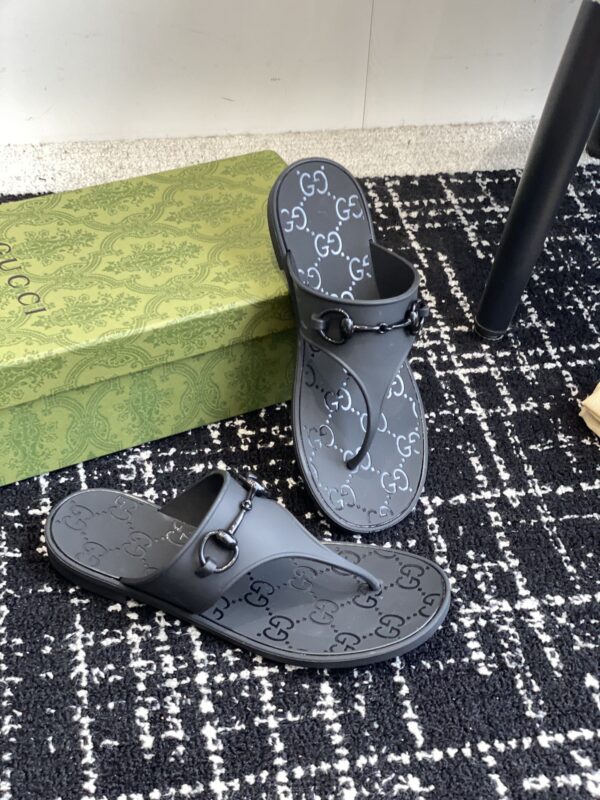 Women's Thong Sandal With Horsebit
