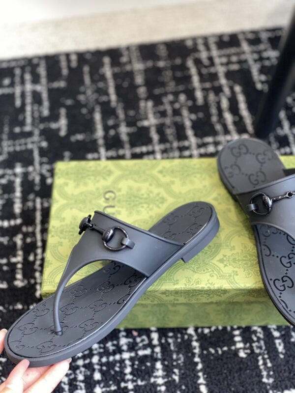 Women's Thong Sandal With Horsebit