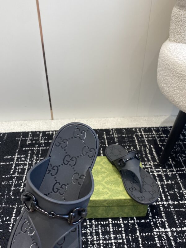 Women's Thong Sandal With Horsebit