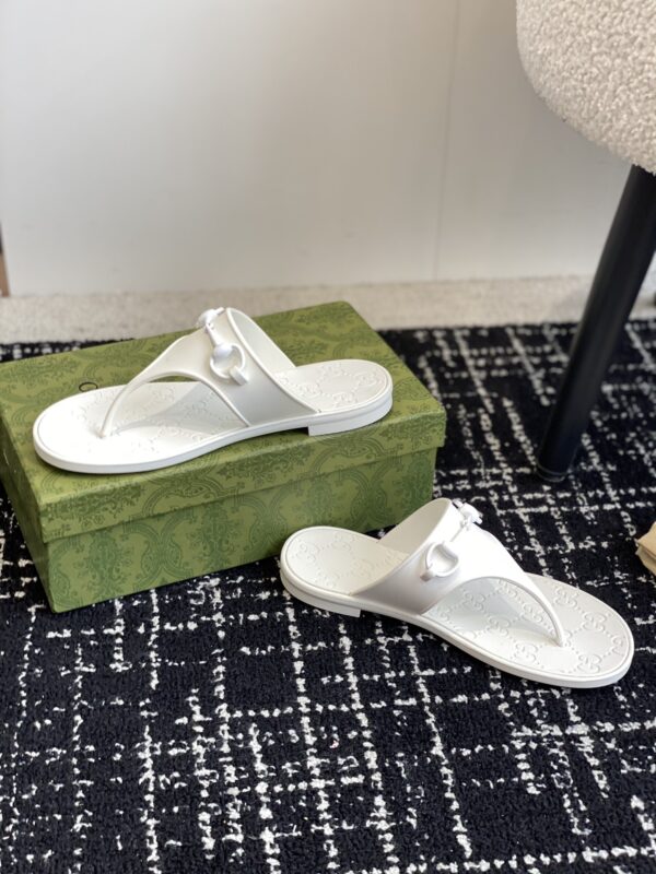 Women's Thong Sandal With Horsebit