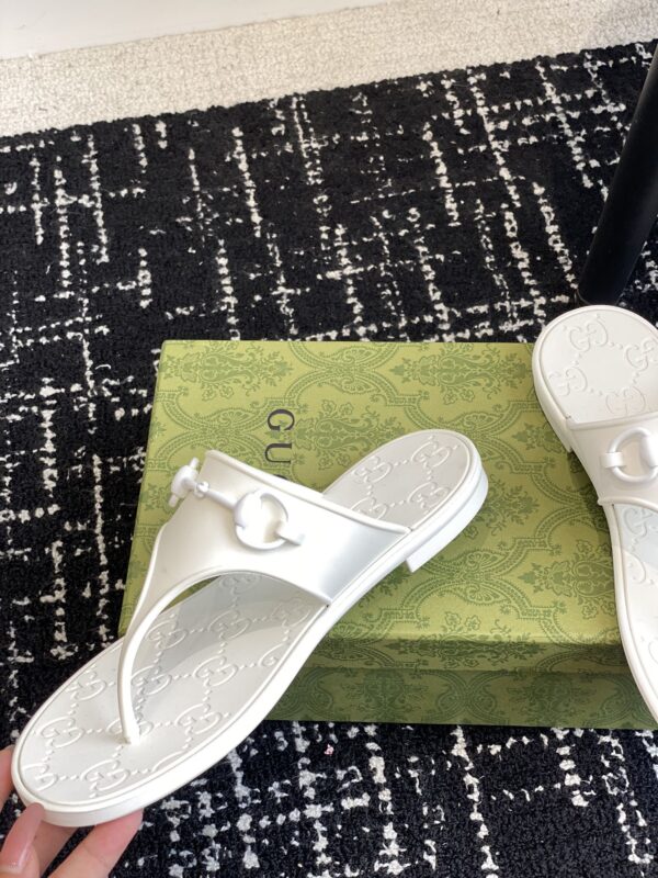 Women's Thong Sandal With Horsebit