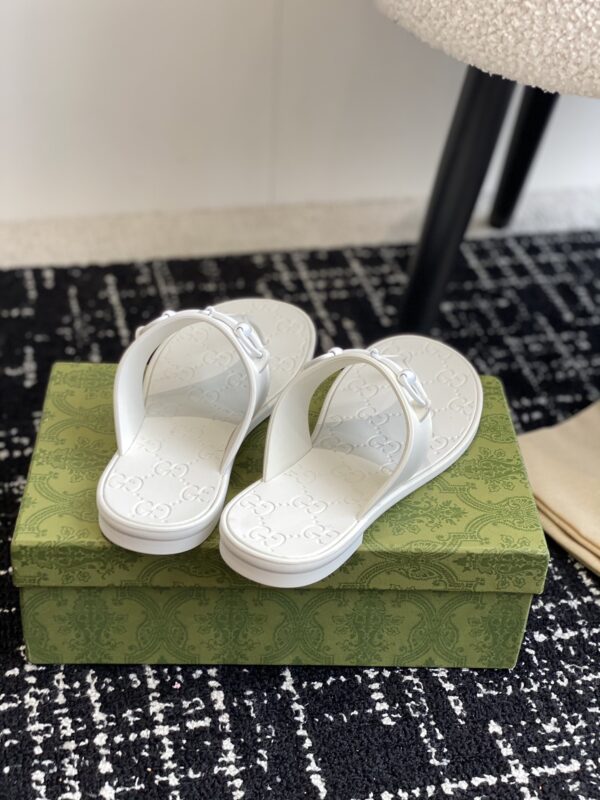 Women's Thong Sandal With Horsebit