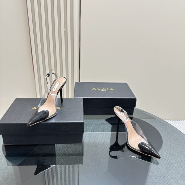 LE CŒUR SLINGBACKS IN PATENT LAMBSKIN
