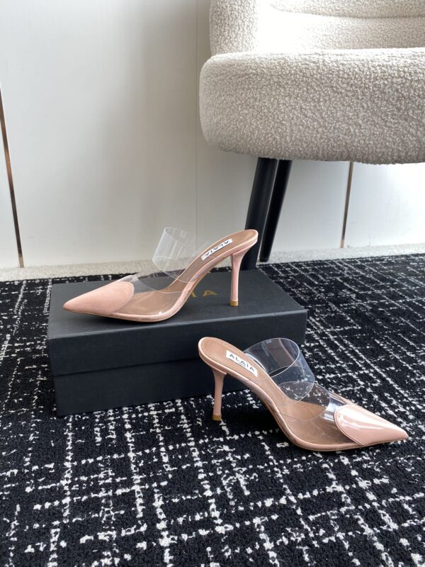 LE CŒUR MULES IN PATENT CALFSKIN