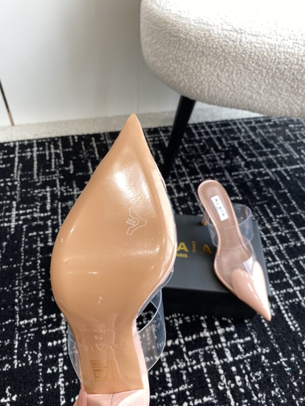 LE CŒUR MULES IN PATENT CALFSKIN