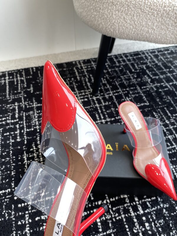LE CŒUR MULES IN PATENT CALFSKIN