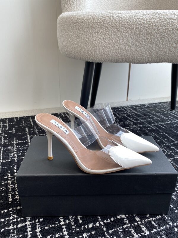 LE CŒUR MULES IN PATENT CALFSKIN