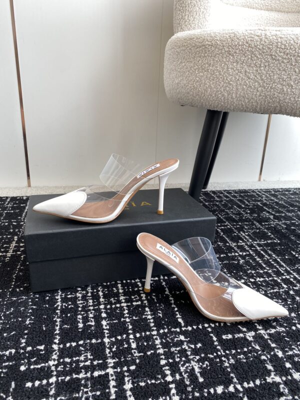 LE CŒUR MULES IN PATENT CALFSKIN