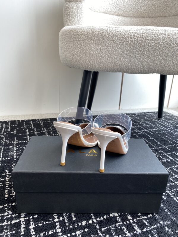 LE CŒUR MULES IN PATENT CALFSKIN
