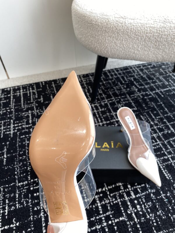 LE CŒUR MULES IN PATENT CALFSKIN