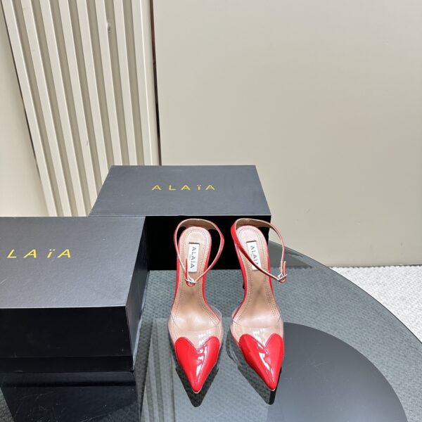 LE CŒUR PUMPS IN PATENT CALFSKIN