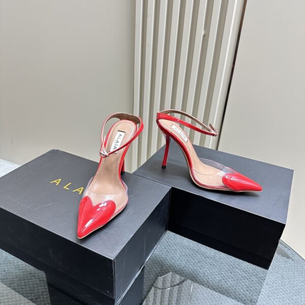 LE CŒUR PUMPS IN PATENT CALFSKIN