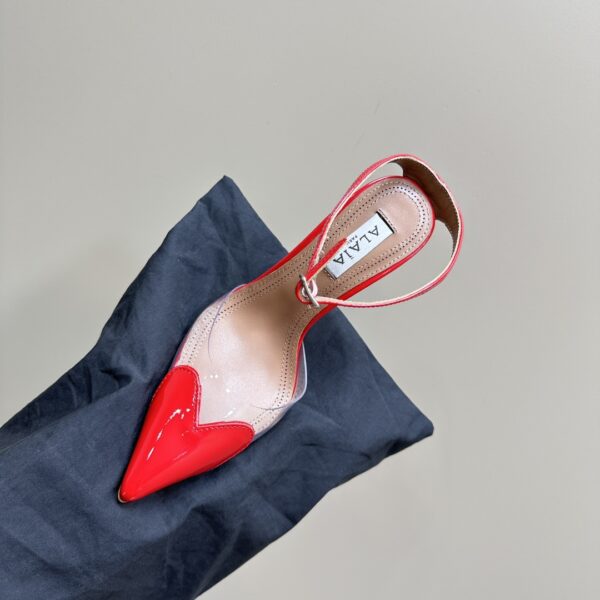 LE CŒUR PUMPS IN PATENT CALFSKIN