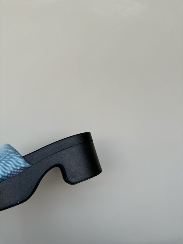 Platform Slide in Nylon