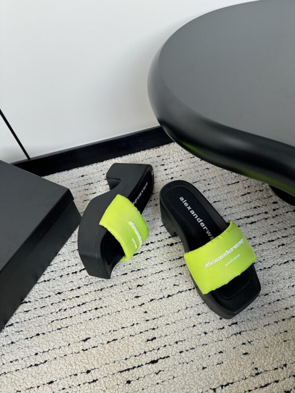 Platform Slide in Nylon