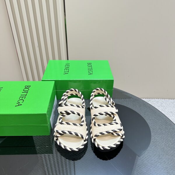 Jack Flat Sandal