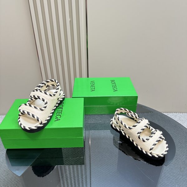 Jack Flat Sandal