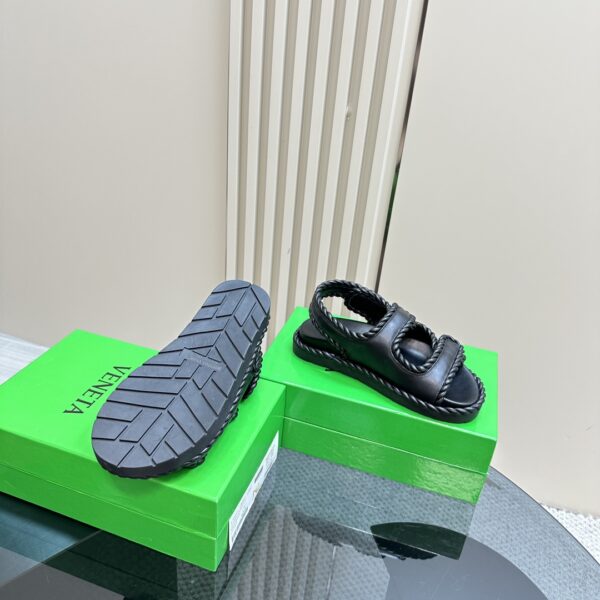 Jack Flat Sandal