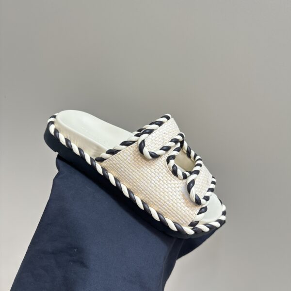 Jack Flat Mule