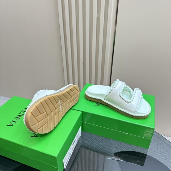 Jack Flat Mule